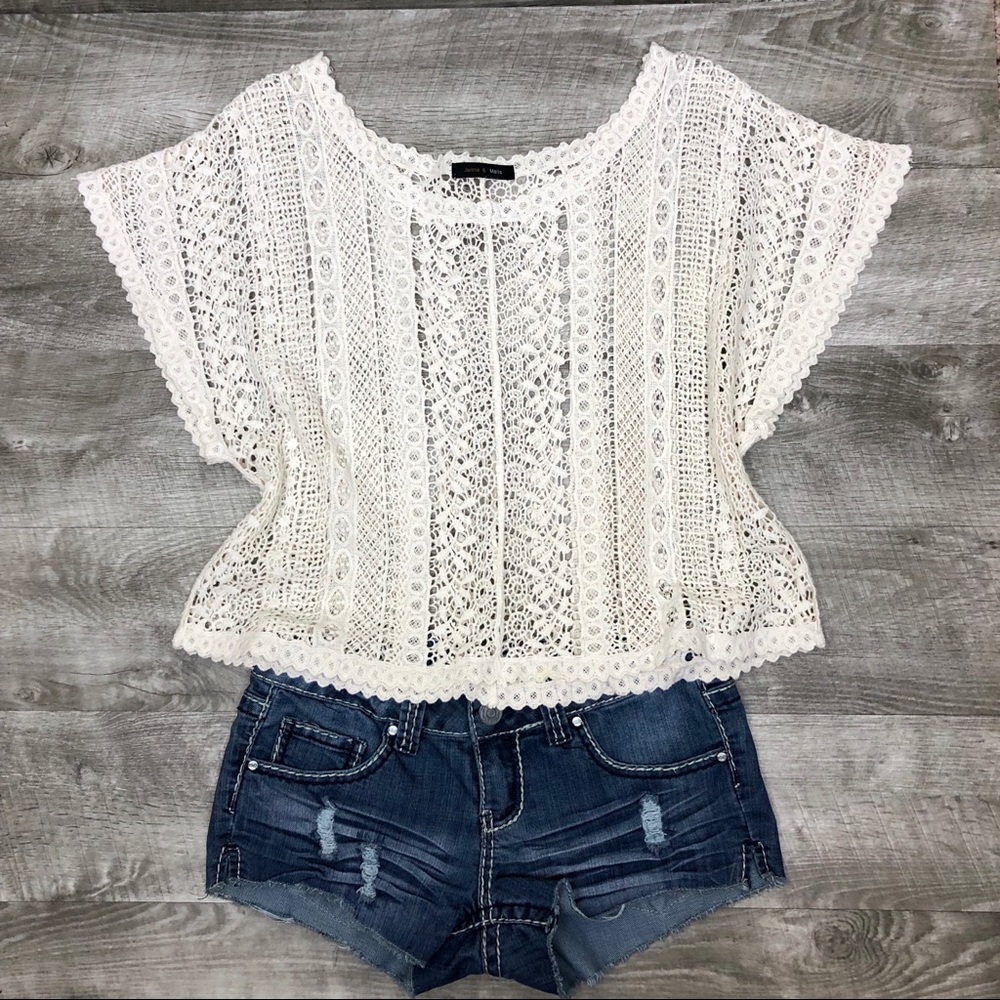 Jennie & Marlis Cropped Crochet Top